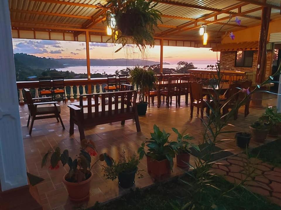 Cabinas Manolo Drake Bay, Ocean And Forest View Экстерьер фото